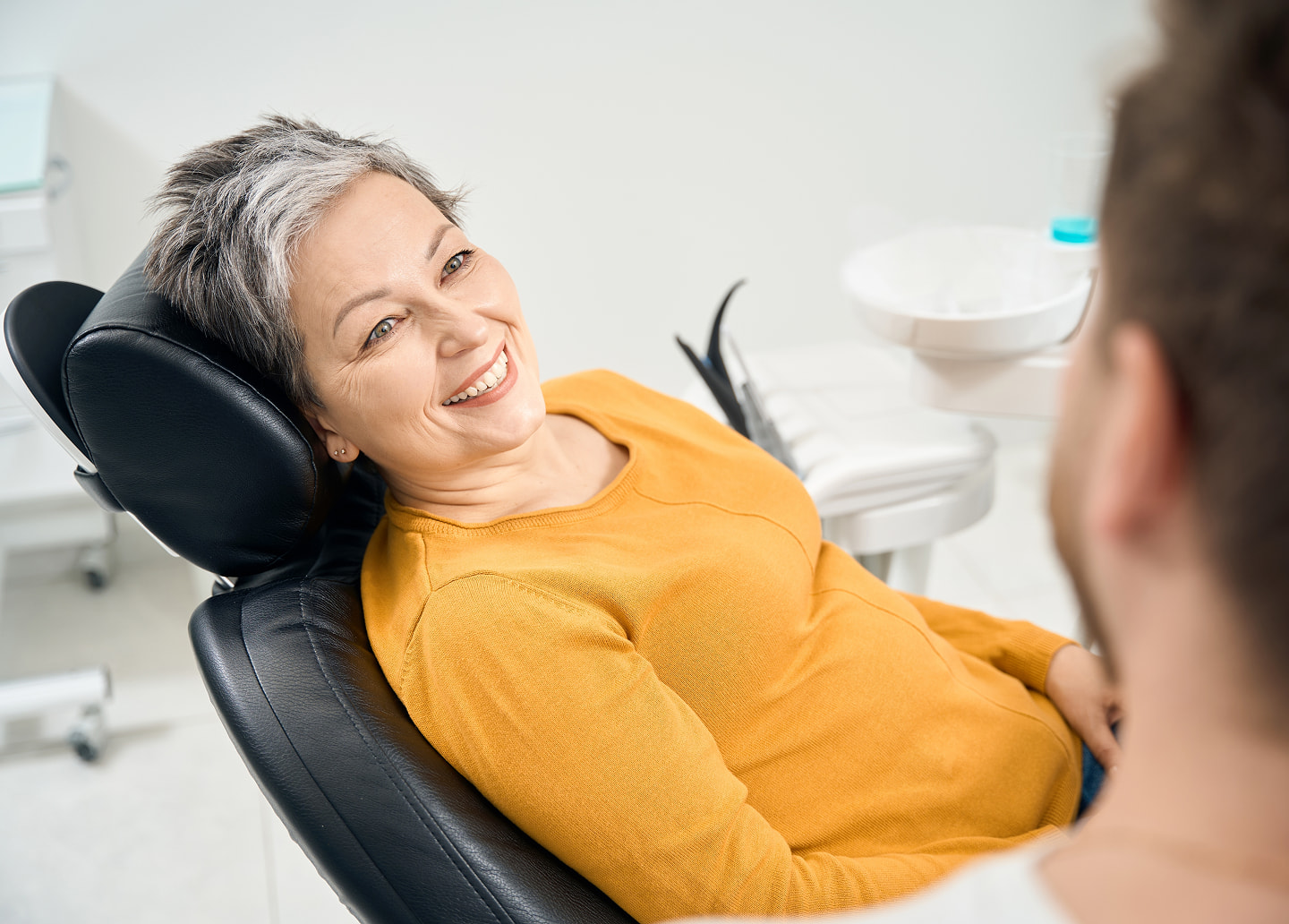 Personalized dental implant consultations with advanced 3D imaging at Southern Smiles