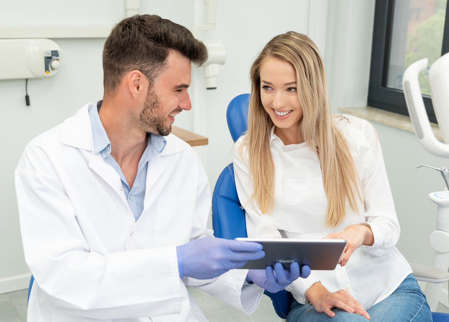 Invisalign treatment time frames for mild, moderate, and complex cases, ranging from 6 to 18 months
