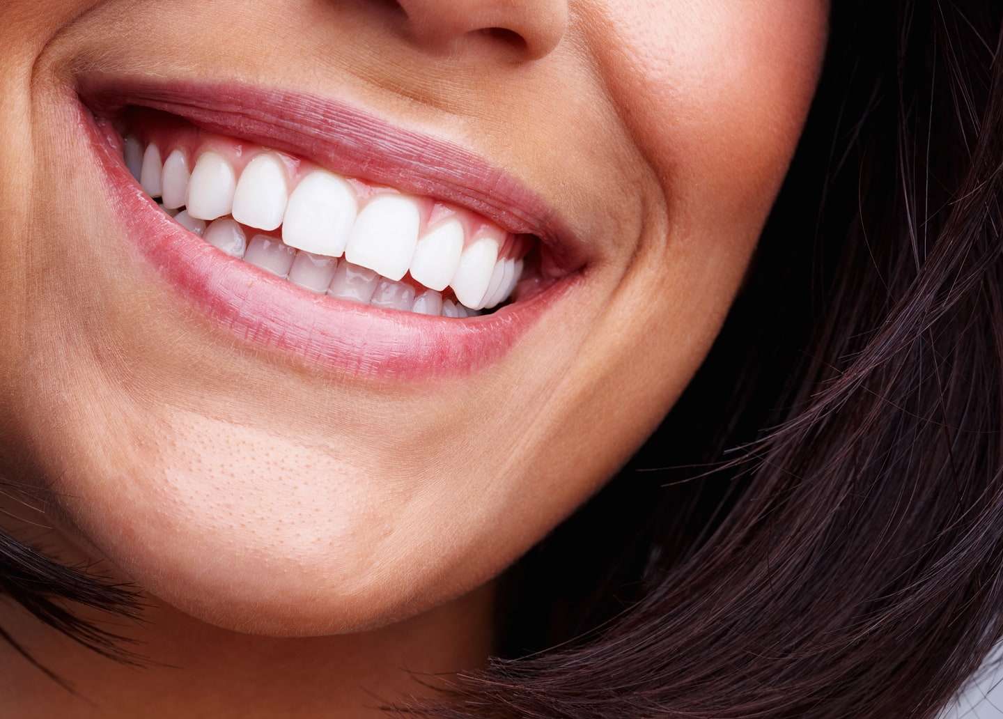 Information on the durability of metal-free crowns, stating they can last 10–15 years or more with proper care
