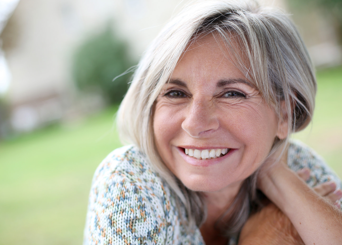 Teeth-In-A-Day procedure showing four to six dental implants supporting a temporary full arch of teeth